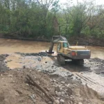 Dragado en el rio Estí